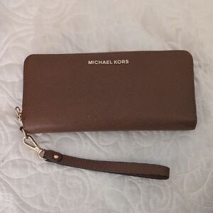 Michael Kors Continental Wristlet
